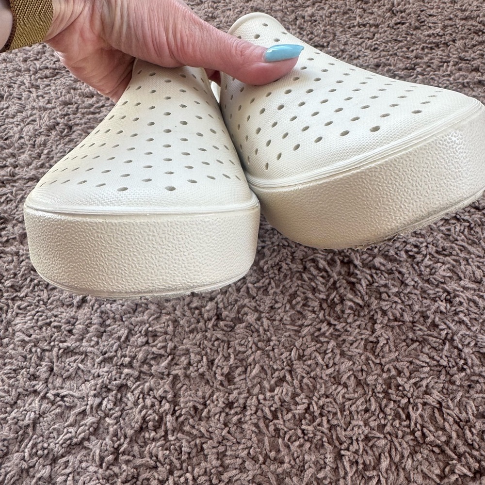Bitis White Slip On Platform Shoes Sneakers Water Friendly Size 41 9 9.5 10 - Picture 3 of 6